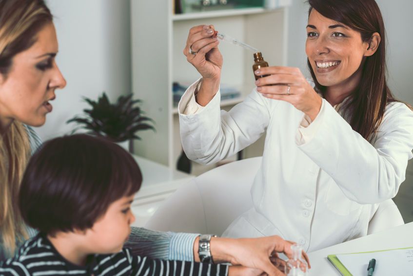 Médicos homeópatas, acupuntores, naturistas y asociaciones de pacientes se unen para reivindicar las terapias complementarias frente al Gobierno central | Salud de Mujer Magazine